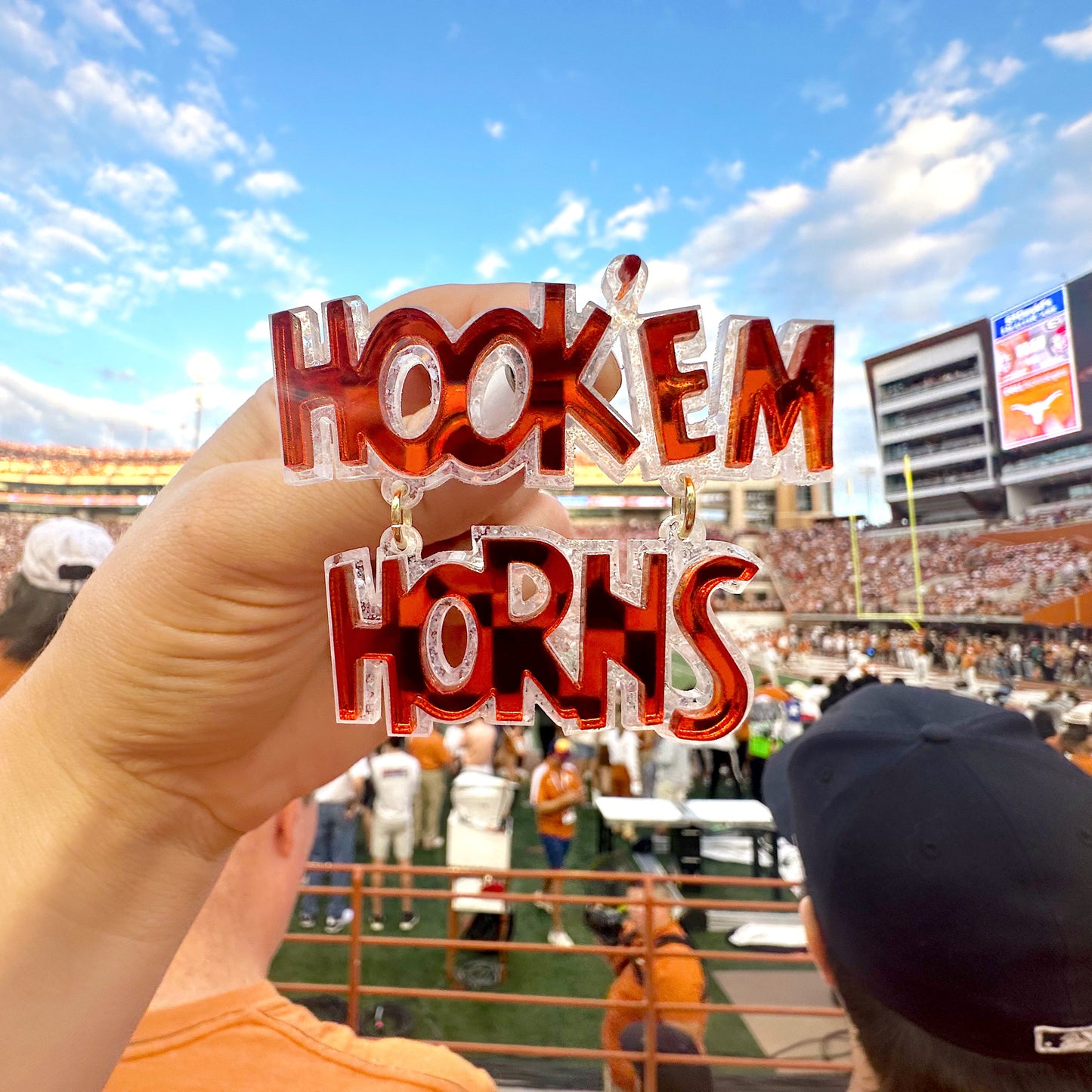 Hook’em Horns Pin